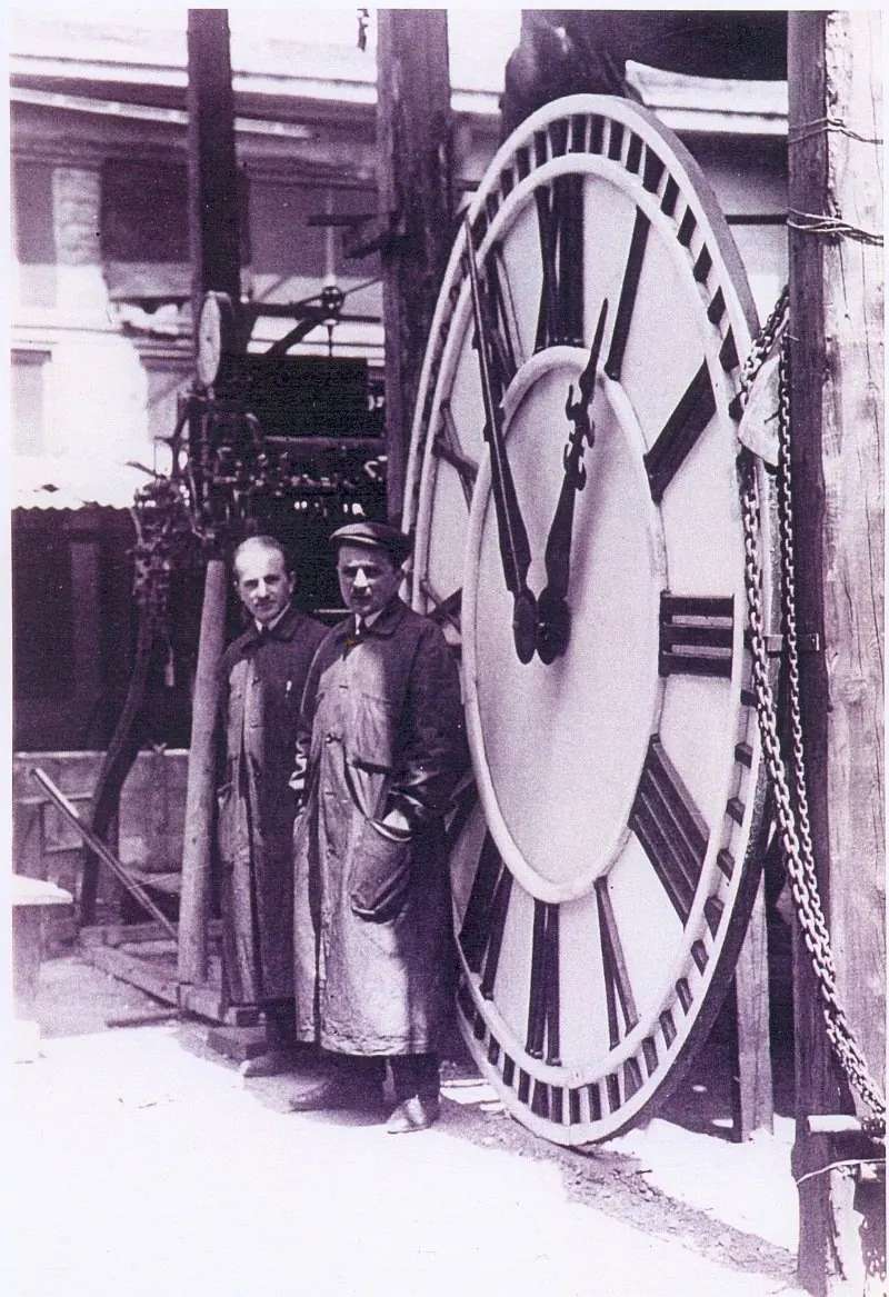 Turmuhr im Bau